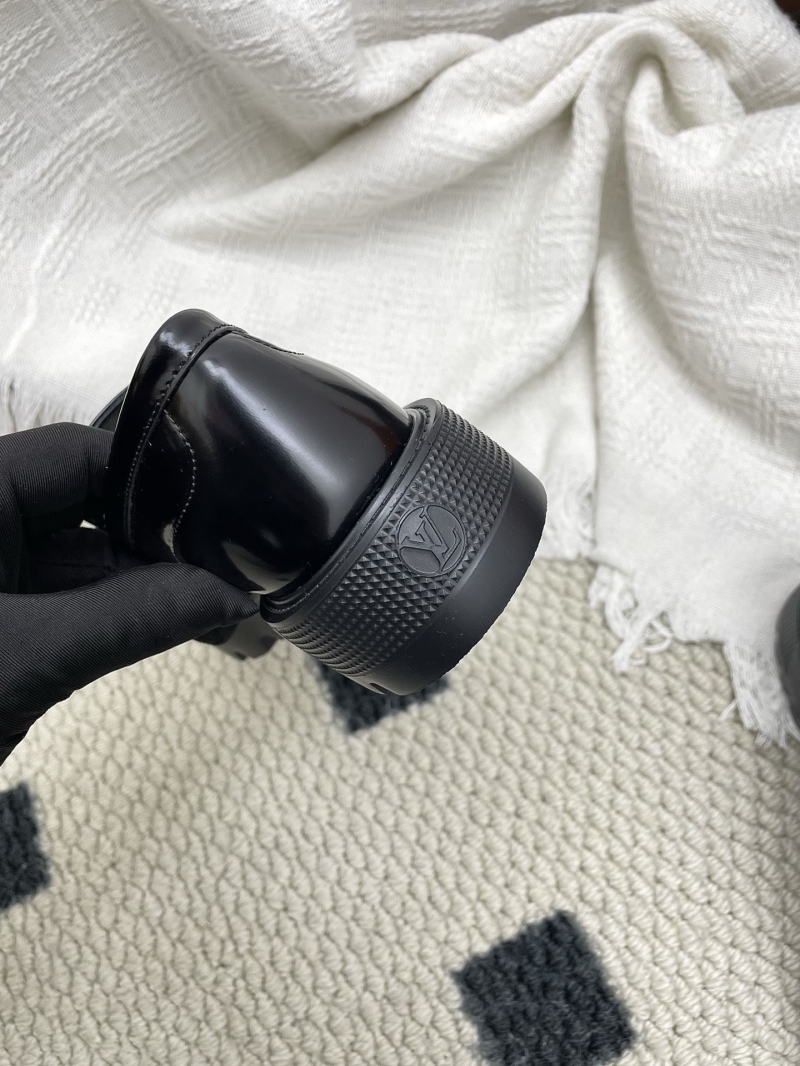 l0vis Vvtt0n loafers